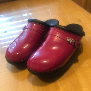 The Scandinavian Company nursing/hair dresser clog